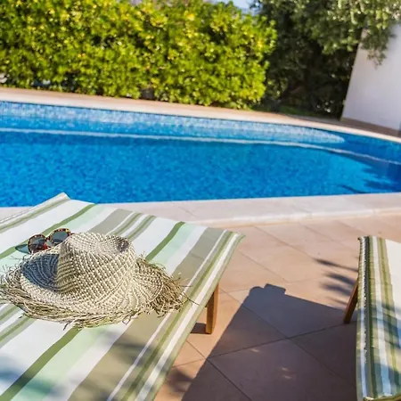Apartment Zeljko- Mit Pool, 200M Vom Meer *